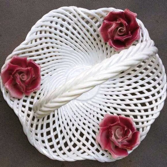 Porcelain Capodimonte Italian Weave Basket with Separately Attached Roses - Picture 4 of 6